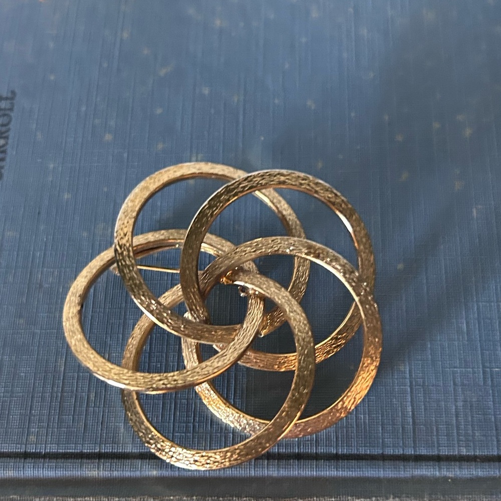 Vintage Goldtone Interlocking Circle Brooch